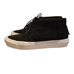 Vans Black and White‎ Sneakers with Minimalist Design